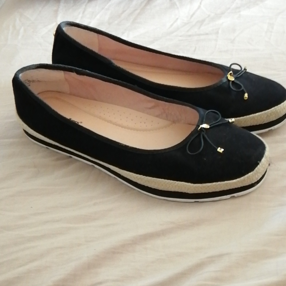 Shoes - Picture 2 of 3